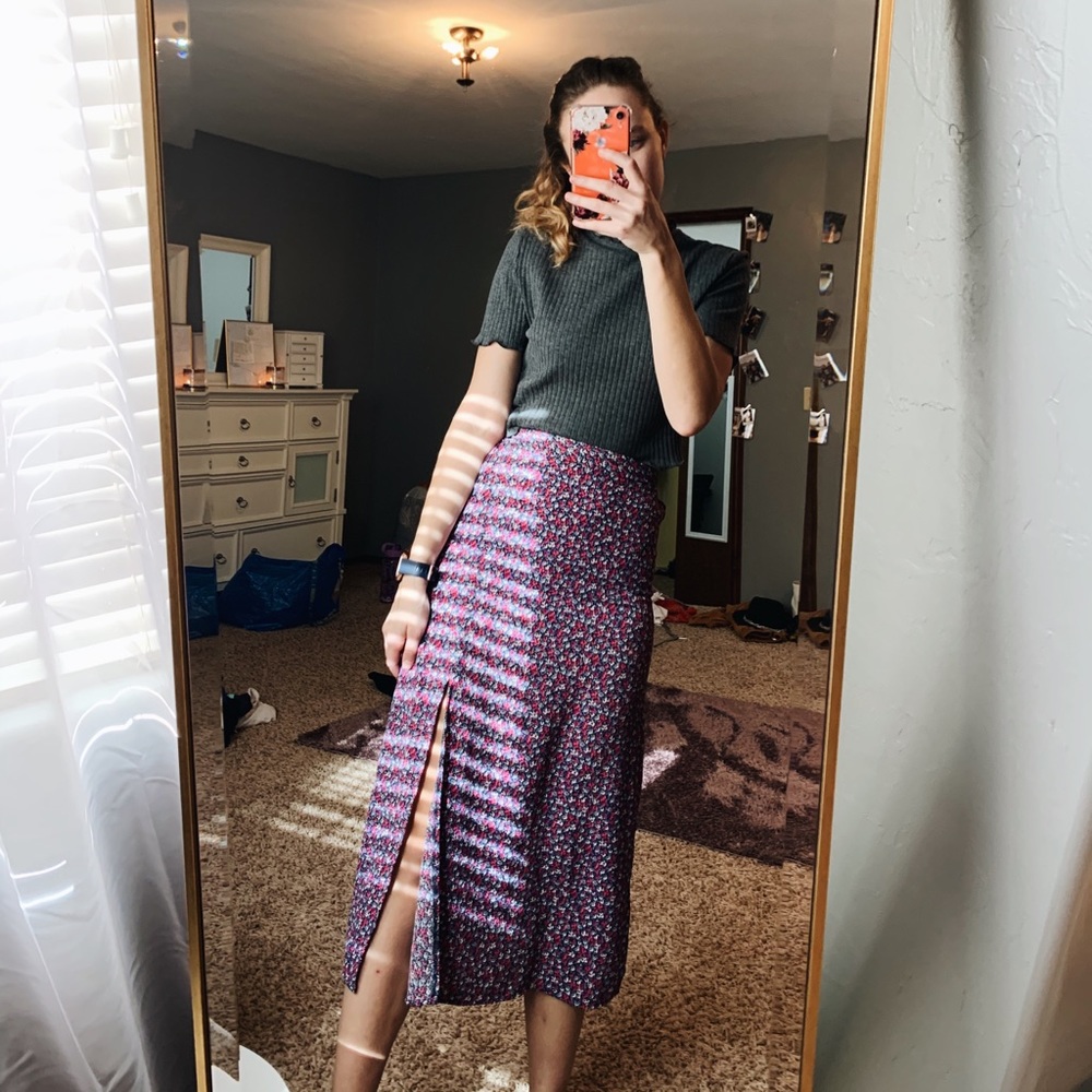 Floral Maxi Skirt With Slit🌸